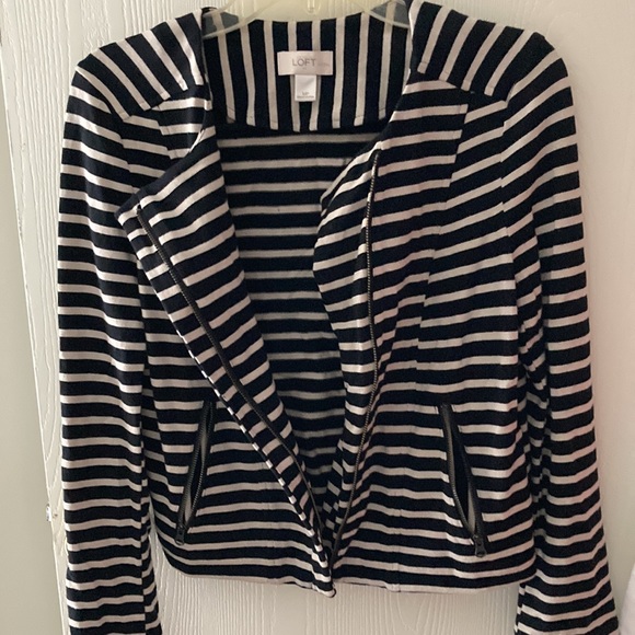 Loft - Picture 3 of 7